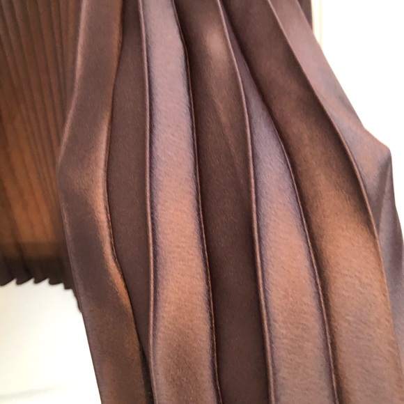 High waist pleated skirt. Size XS. By H&M - Picture 2 of 2